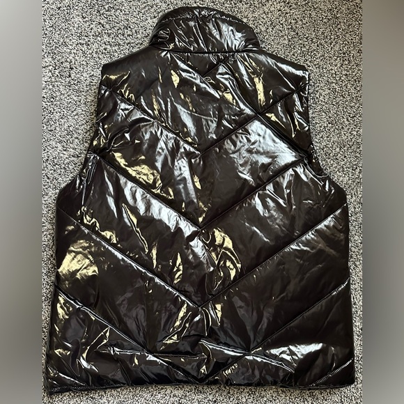 MICHAEL KORS Women's Full Zip Shiny Puffer Vest in Black Size Medium - Picture 4 of 6